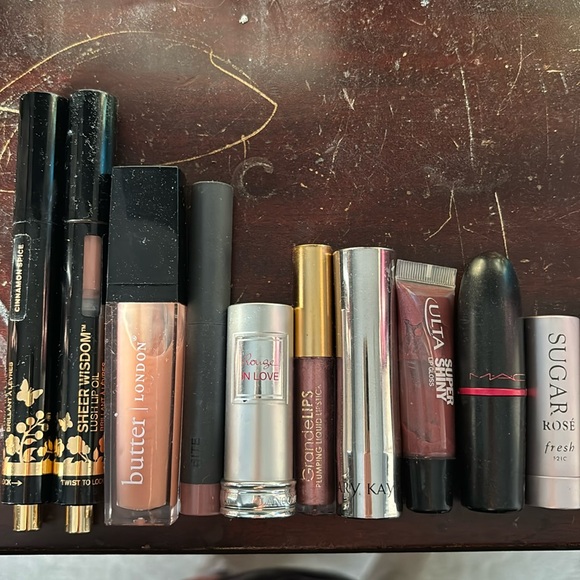 Lip gloss and lipstick bundle #451 - Picture 1 of 10
